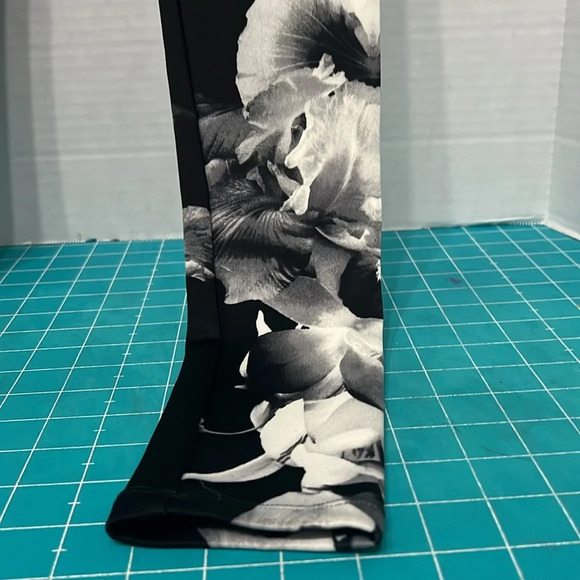 Express Black&White Floral Print Leggings Size XS #Flowers - Picture 4 of 8